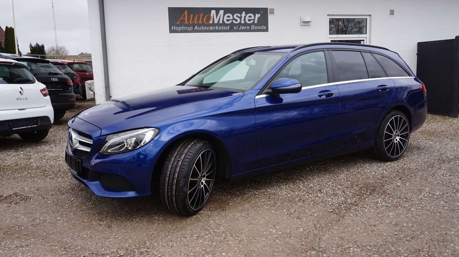 Blå Mercedes C220 d fra 2016