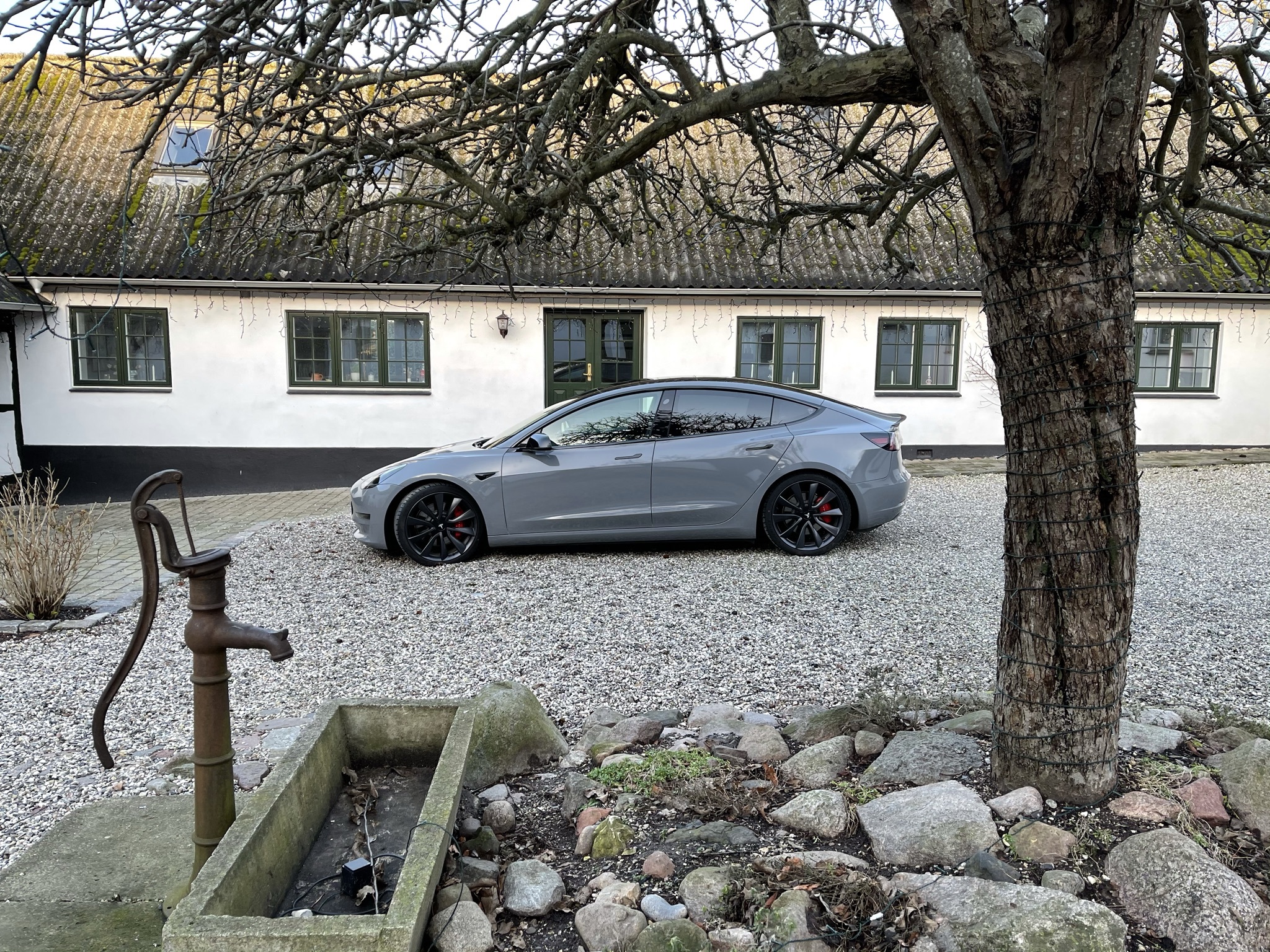 Hvid Tesla Model 3 fra 2020