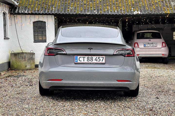 Hvid Tesla Model 3 fra 2020
