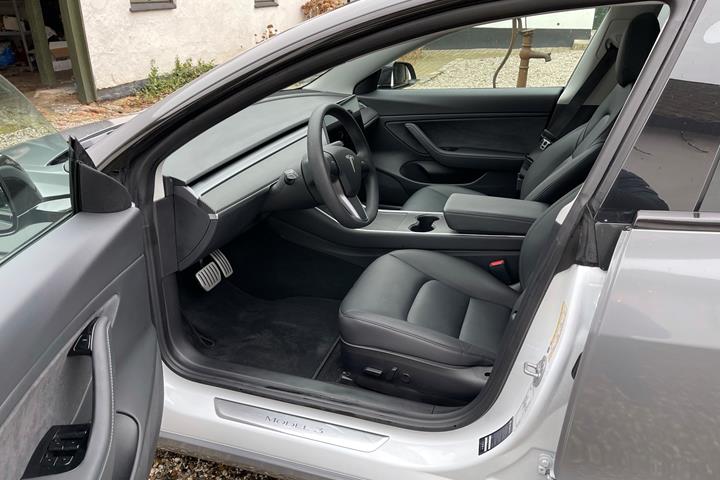 Hvid Tesla Model 3 fra 2020