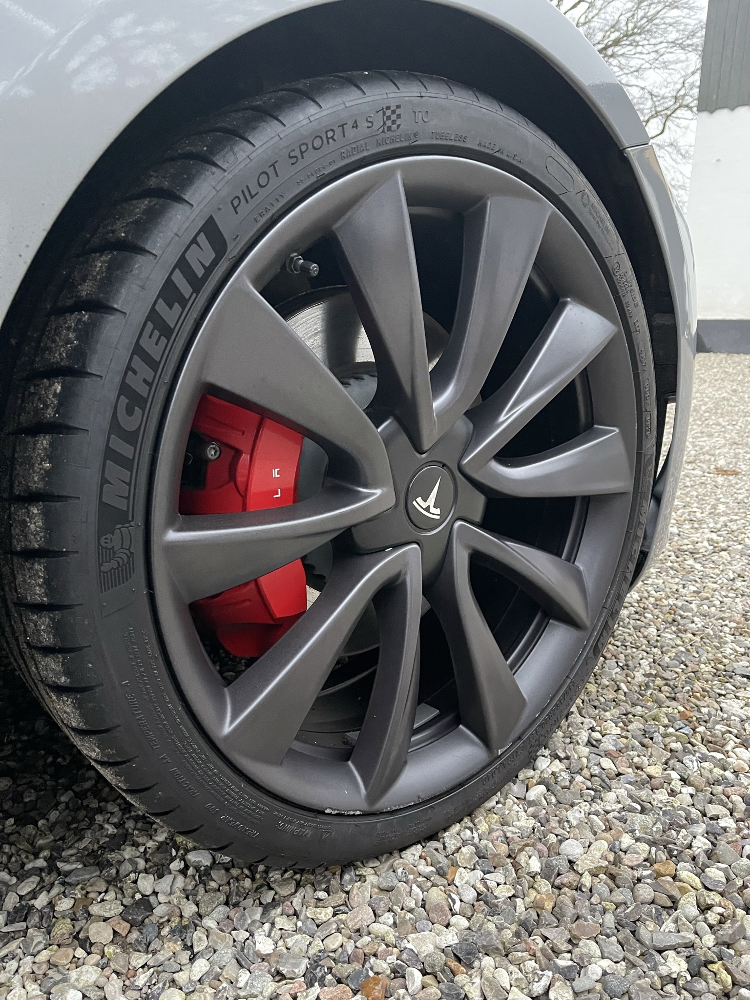 Hvid Tesla Model 3 fra 2020