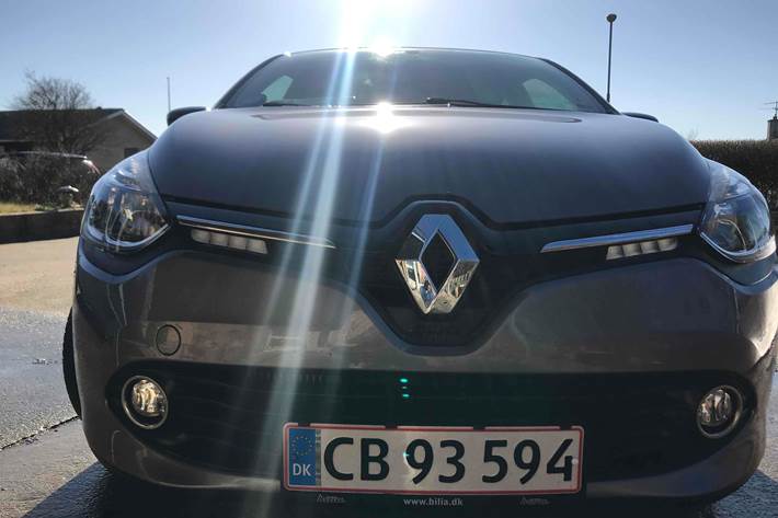 Grå Renault Clio IV fra 2014