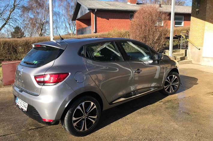 Grå Renault Clio IV fra 2014