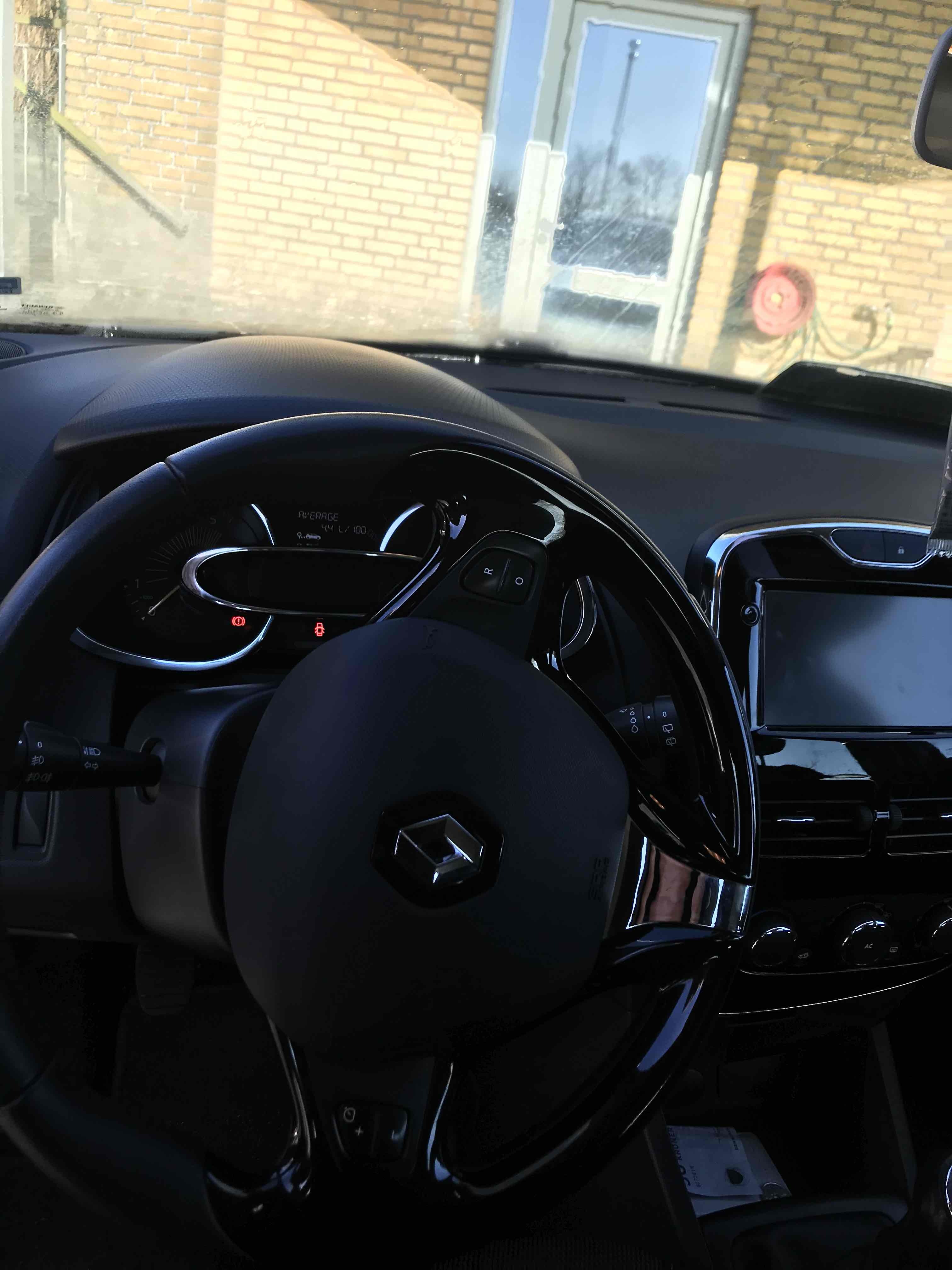 Grå Renault Clio IV fra 2014