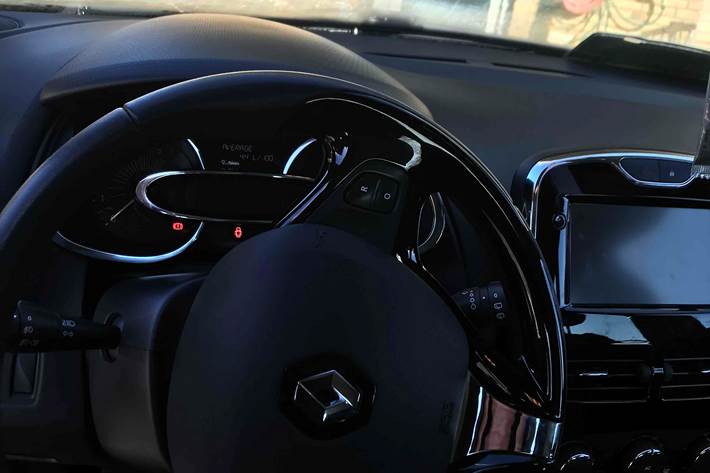 Grå Renault Clio IV fra 2014