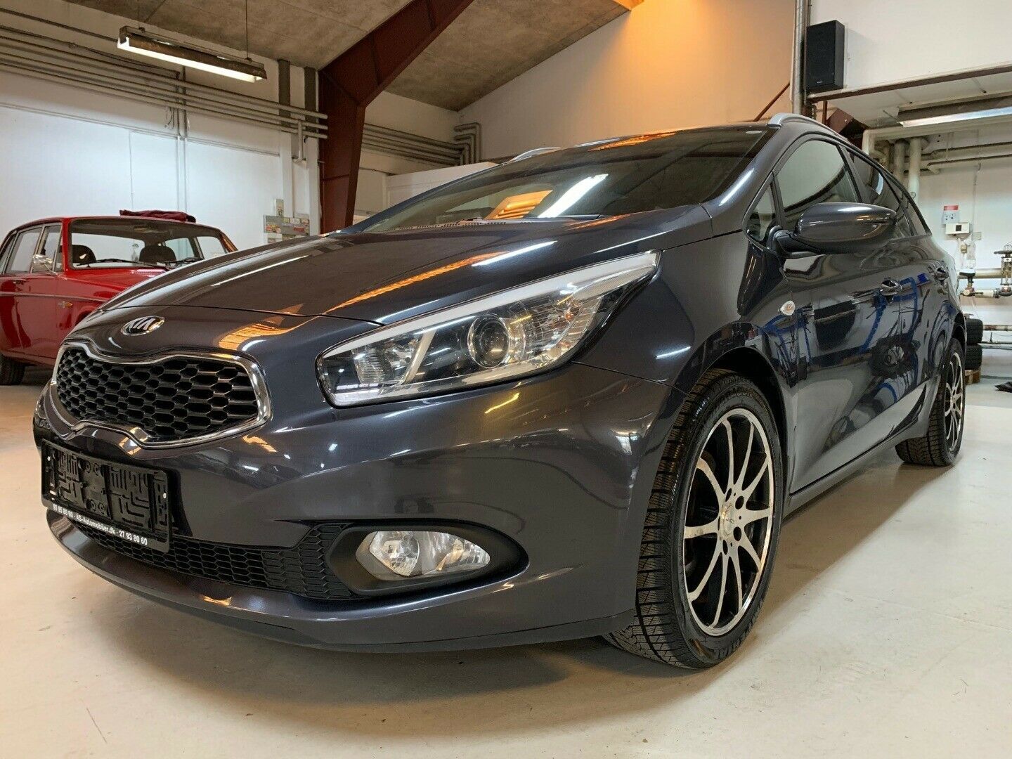 Grå Kia Ceed fra 2013