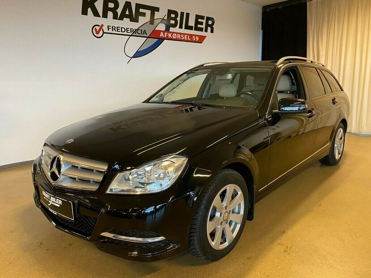 Sort Mercedes C200 fra 2012