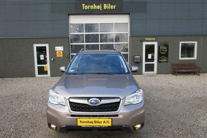Beige Subaru Forester fra 2015