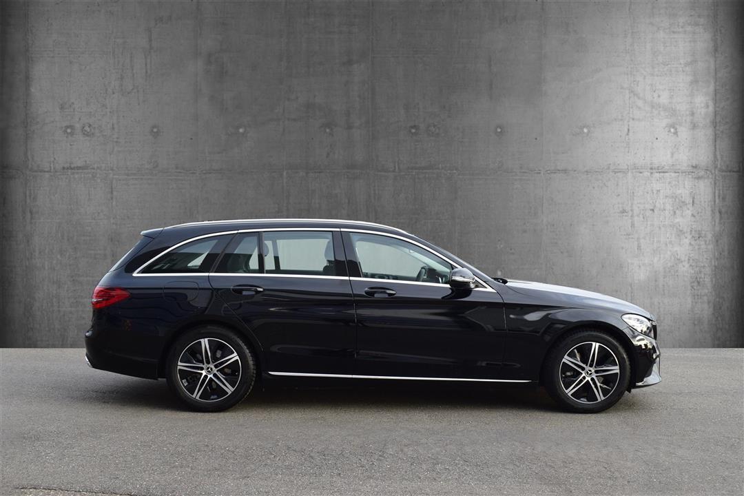 Sort Mercedes C200 fra 2020