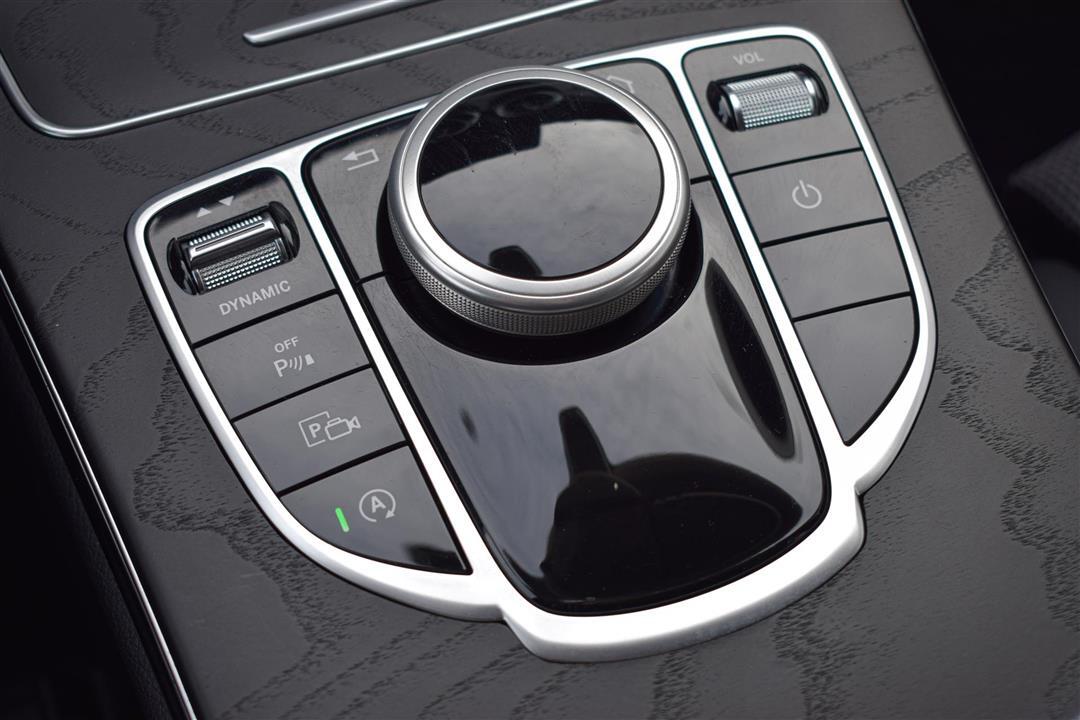 Sort Mercedes C200 fra 2020