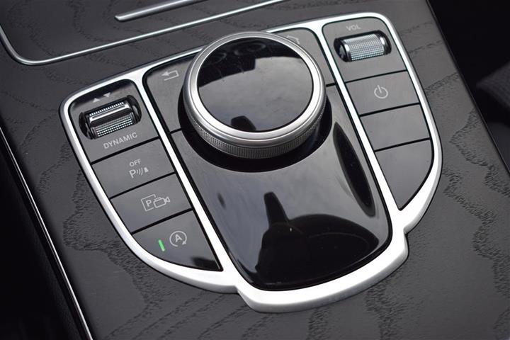 Sort Mercedes C200 fra 2020