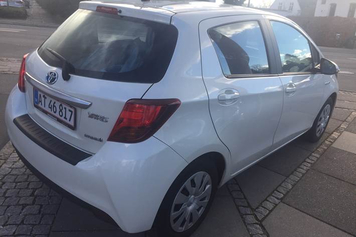 Hvid Toyota Yaris fra 2015