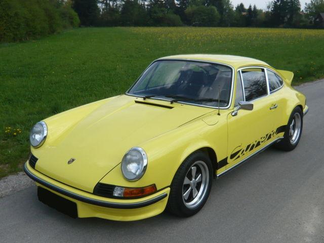 Gul Porsche 911 Carrera fra 1973