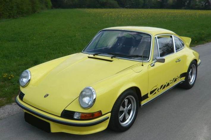 Gul Porsche 911 Carrera fra 1973