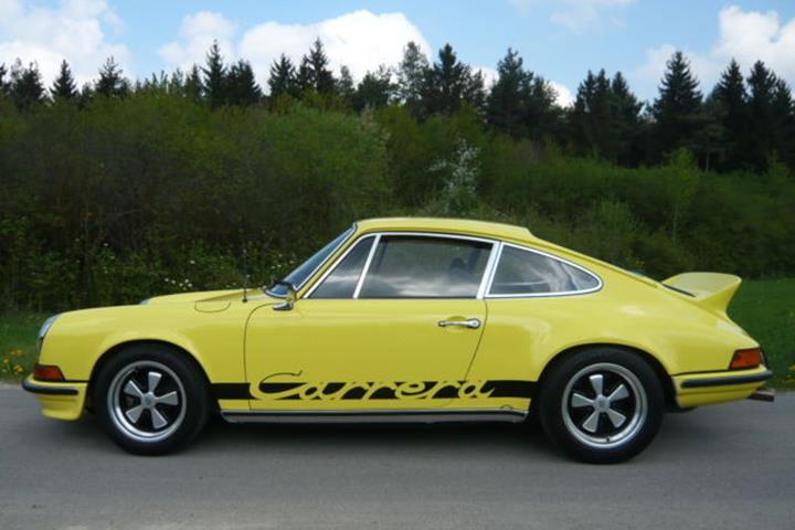 Gul Porsche 911 Carrera fra 1973