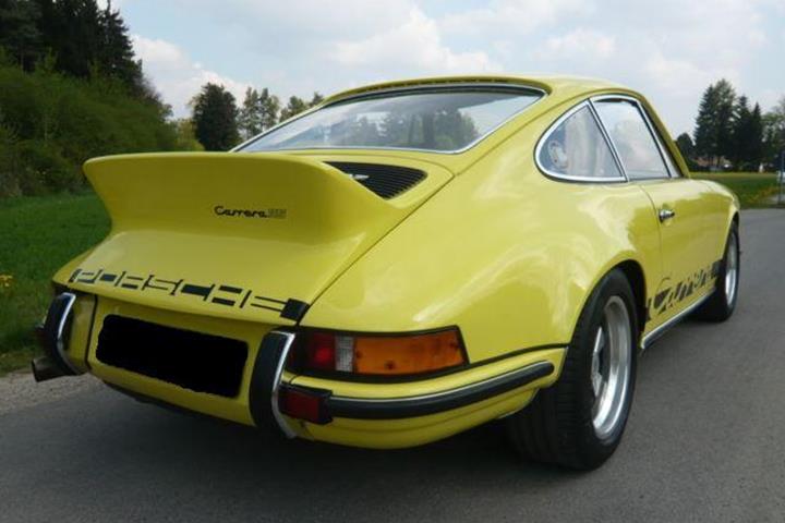 Gul Porsche 911 Carrera fra 1973