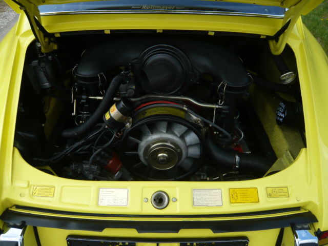 Gul Porsche 911 Carrera fra 1973