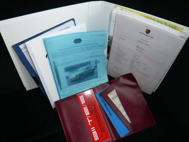 Gul Porsche 911 Carrera fra 1973