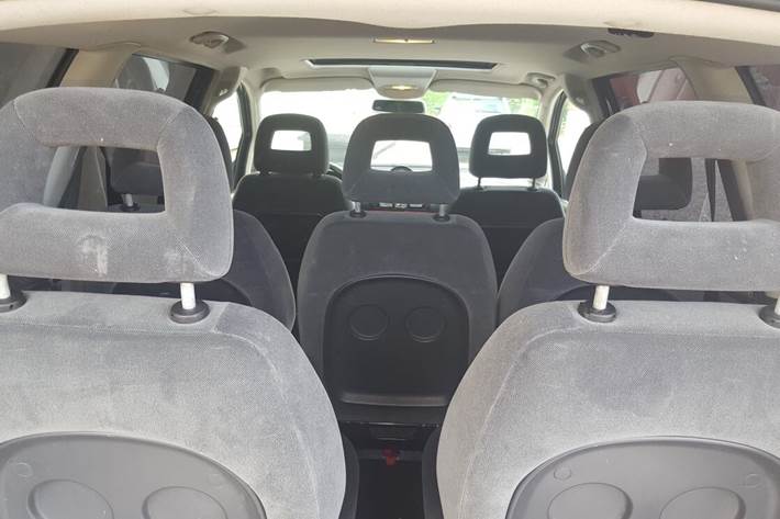 Sort Ford Galaxy fra 2002