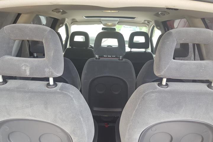 Sort Ford Galaxy fra 2002