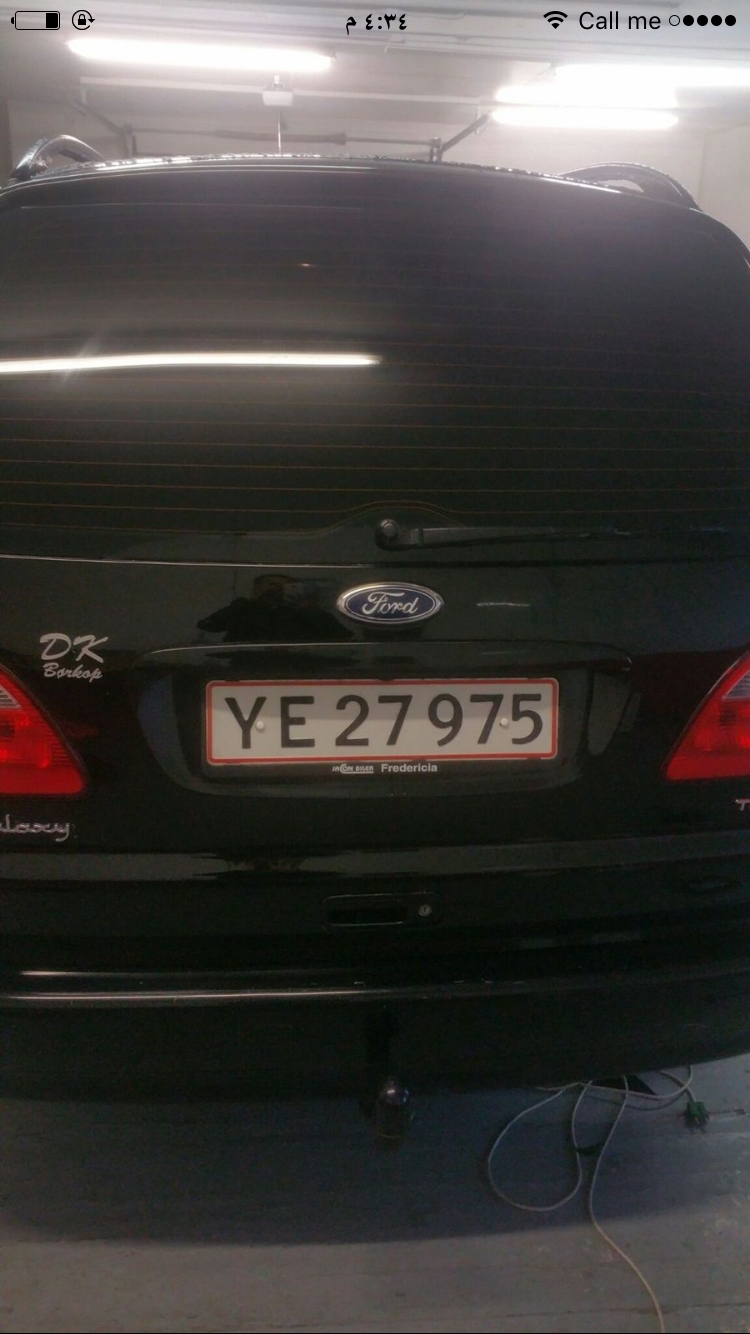 Sort Ford Galaxy fra 2002