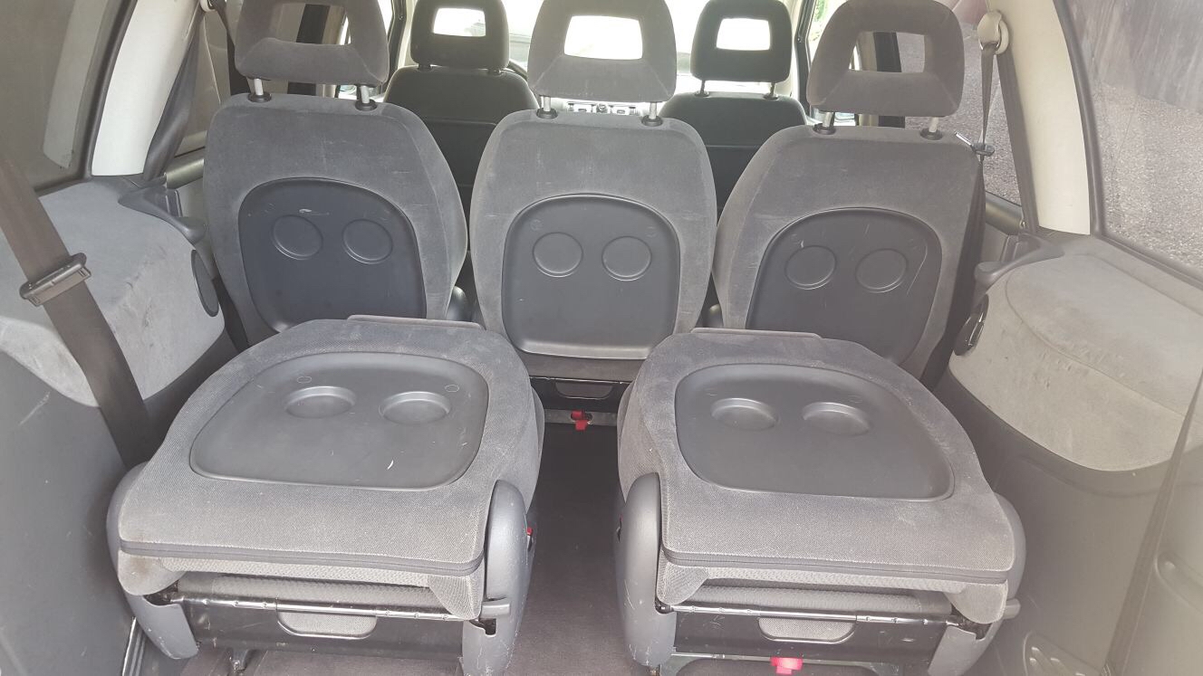 Sort Ford Galaxy fra 2002