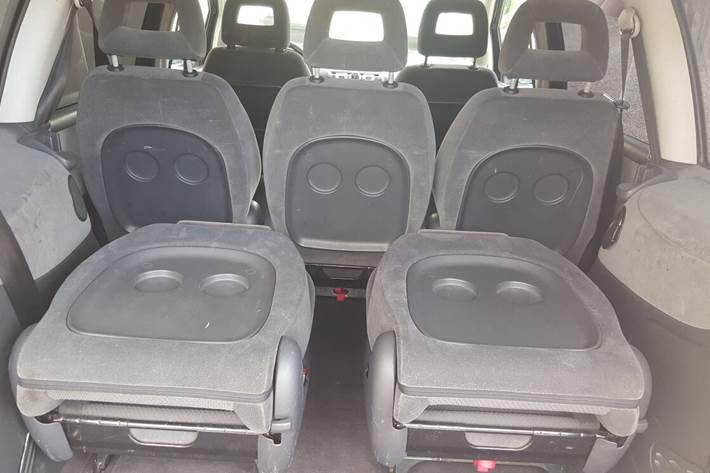 Sort Ford Galaxy fra 2002