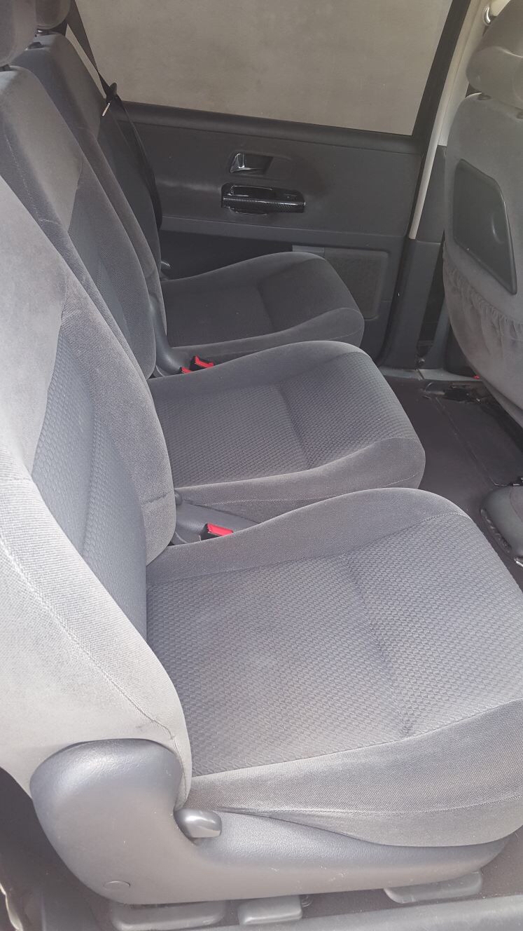 Sort Ford Galaxy fra 2002