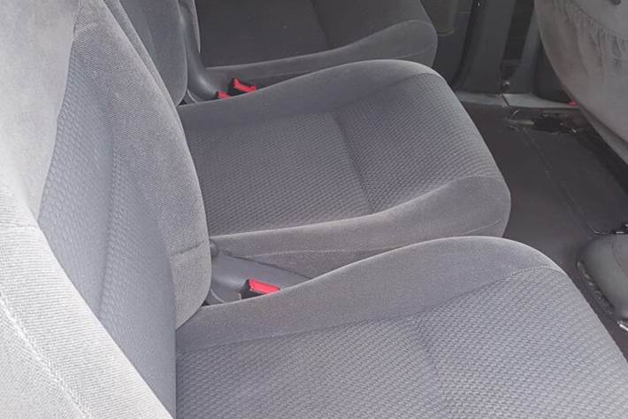 Sort Ford Galaxy fra 2002
