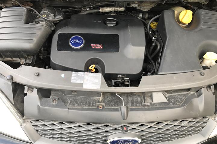 Sort Ford Galaxy fra 2002