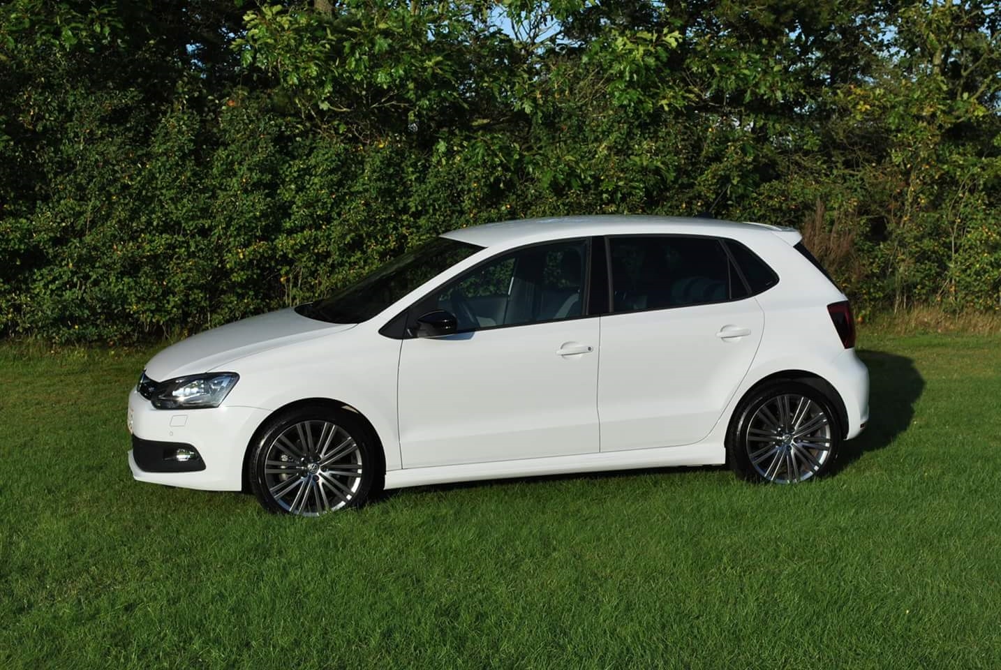 Hvid VW Polo fra 2017