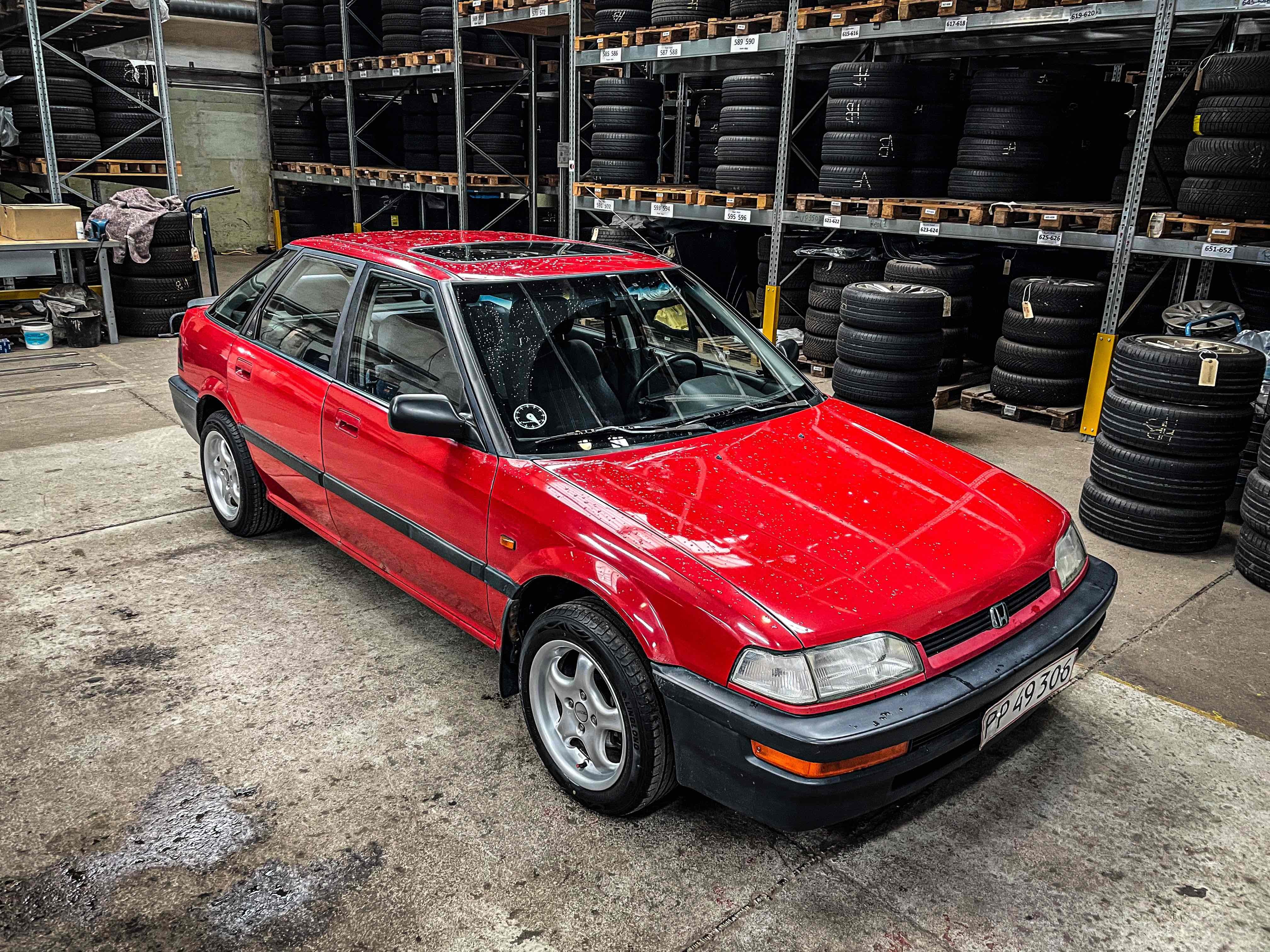 Rød Honda Concerto fra 1994