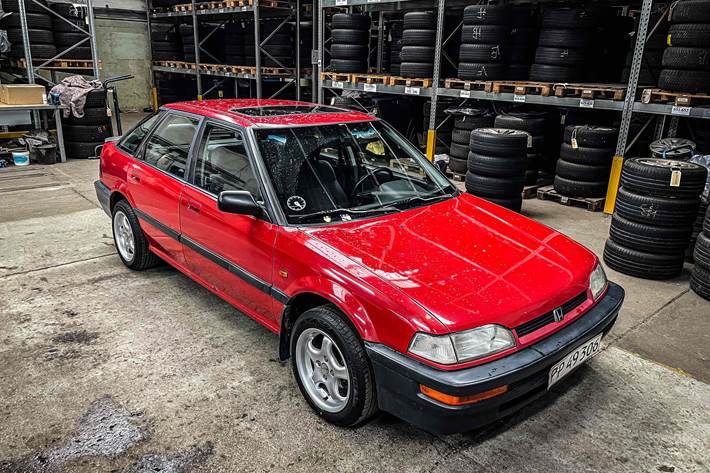 Rød Honda Concerto fra 1994
