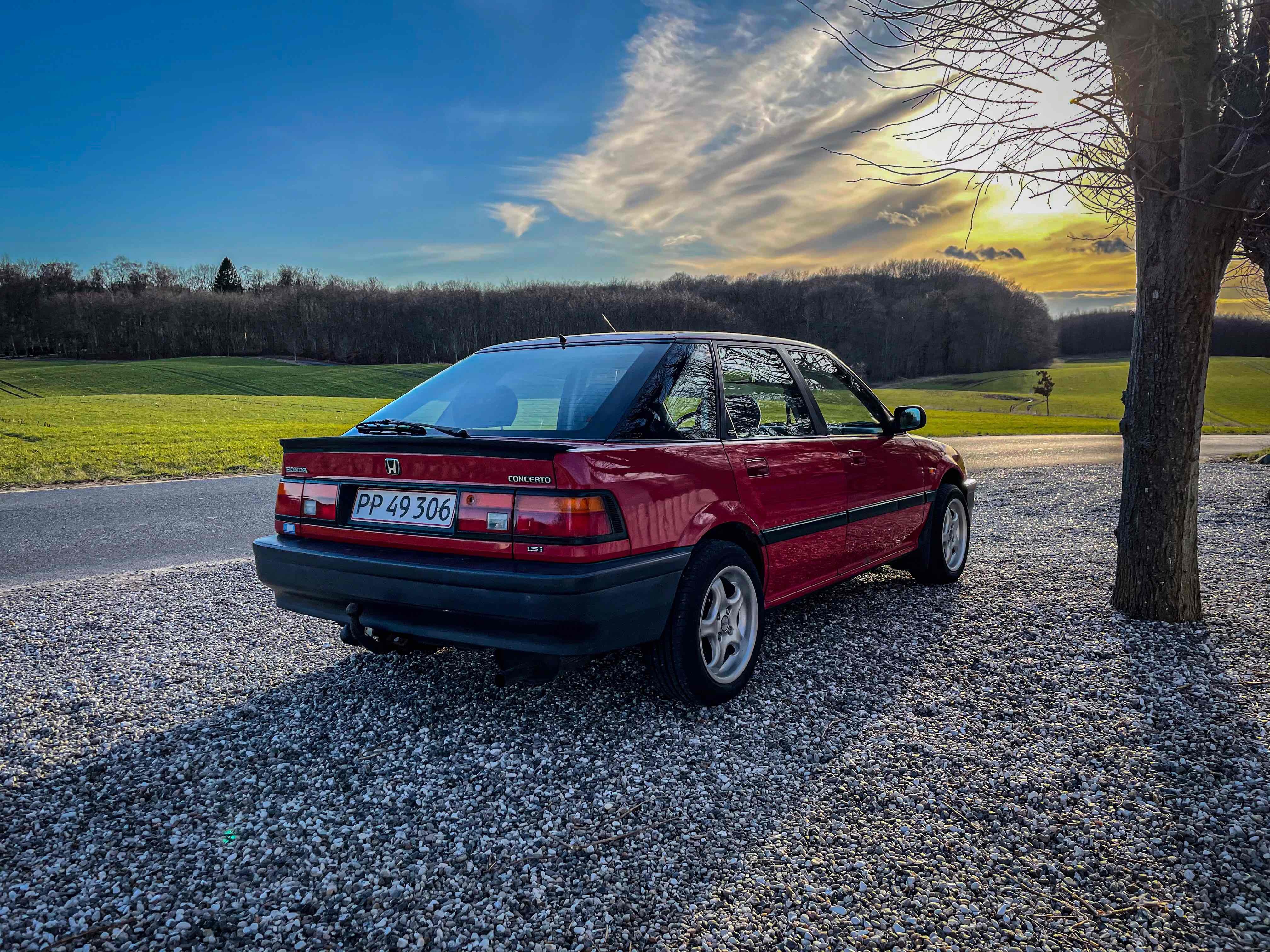 Rød Honda Concerto fra 1994