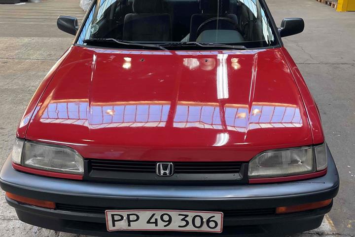 Rød Honda Concerto fra 1994