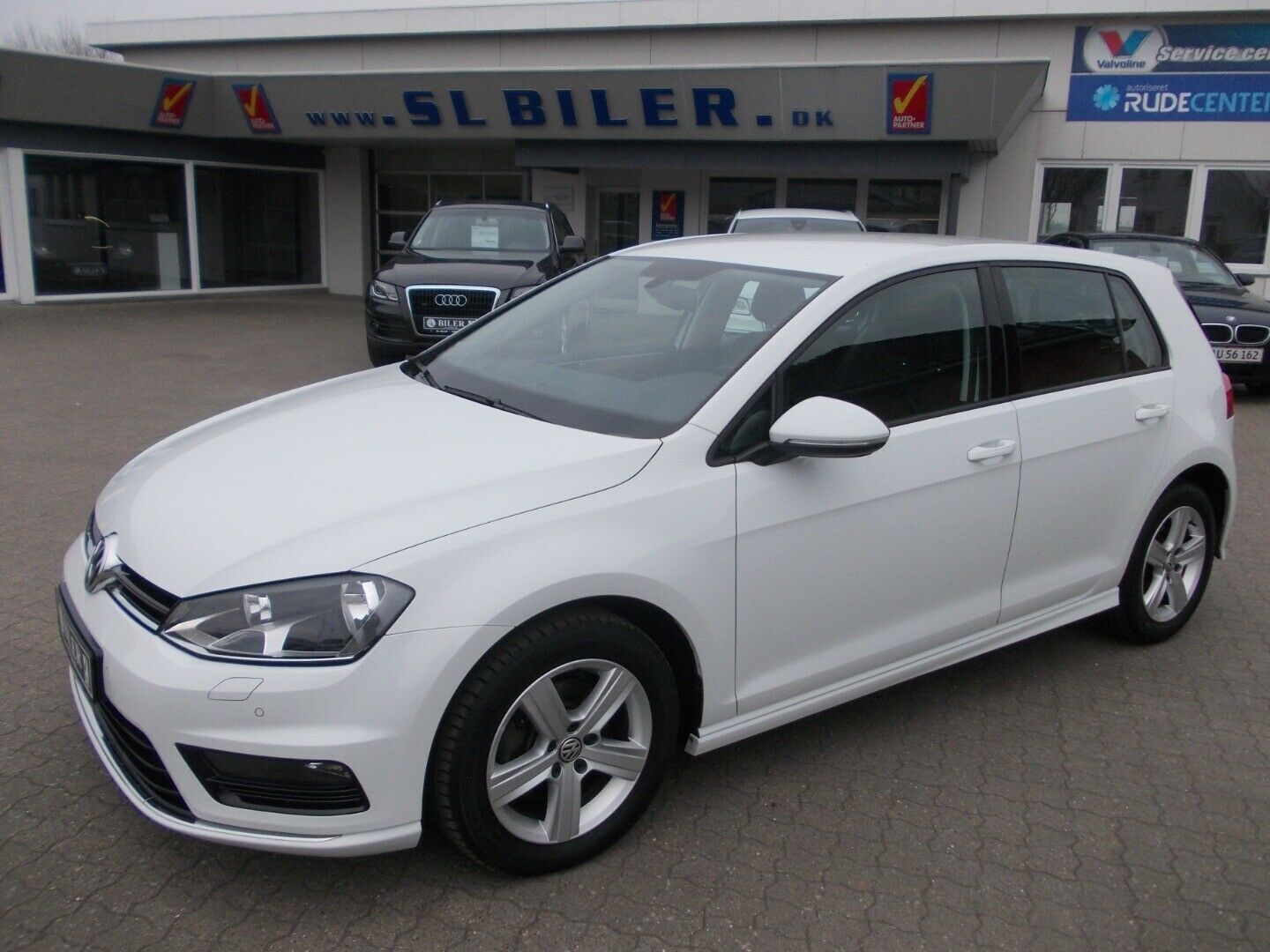 Hvid VW Golf VII fra 2015