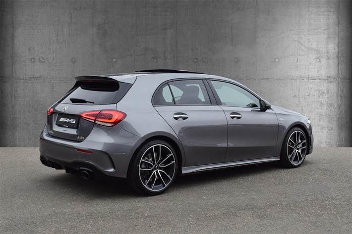 Grå Mercedes A35 fra 2021