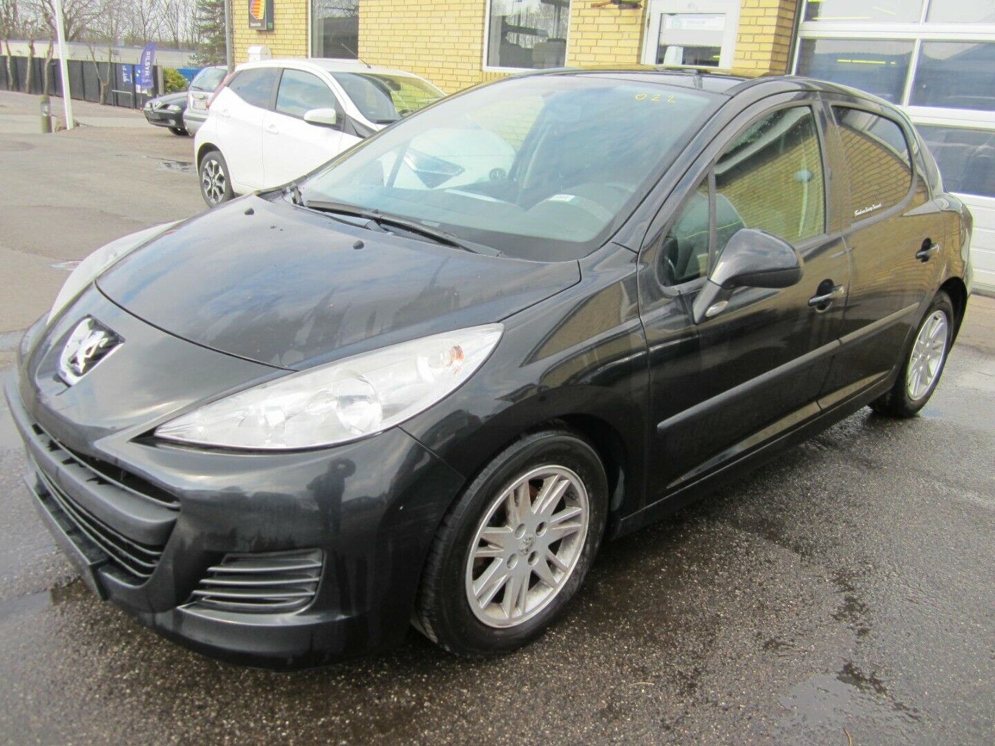 Grå Peugeot 207 fra 2011