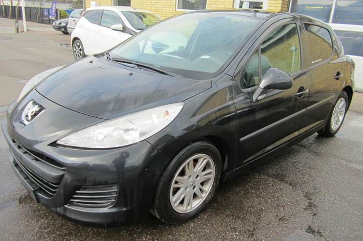 Grå Peugeot 207 fra 2011