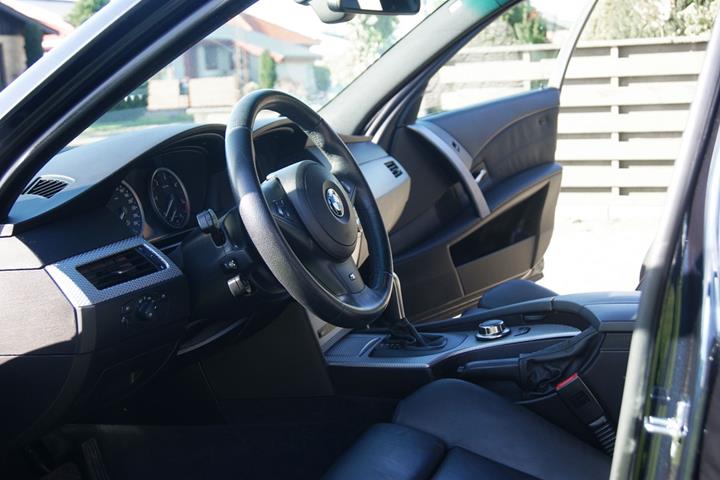 Blå BMW 530d fra 2006