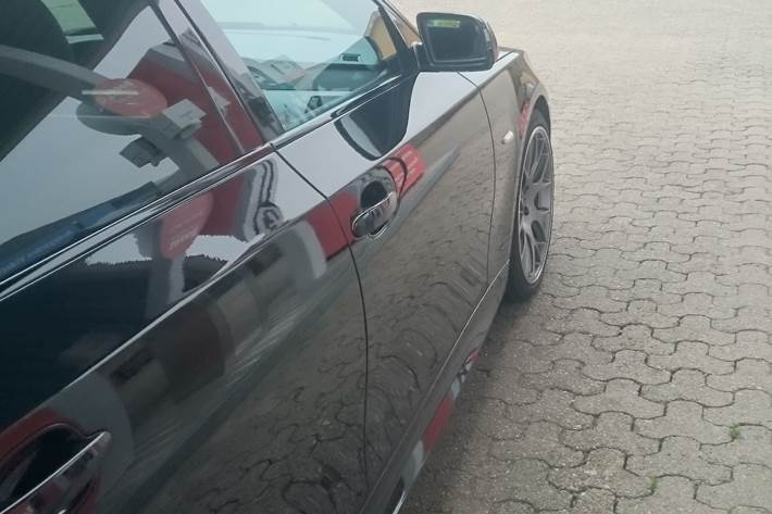 Blå BMW 530d fra 2006