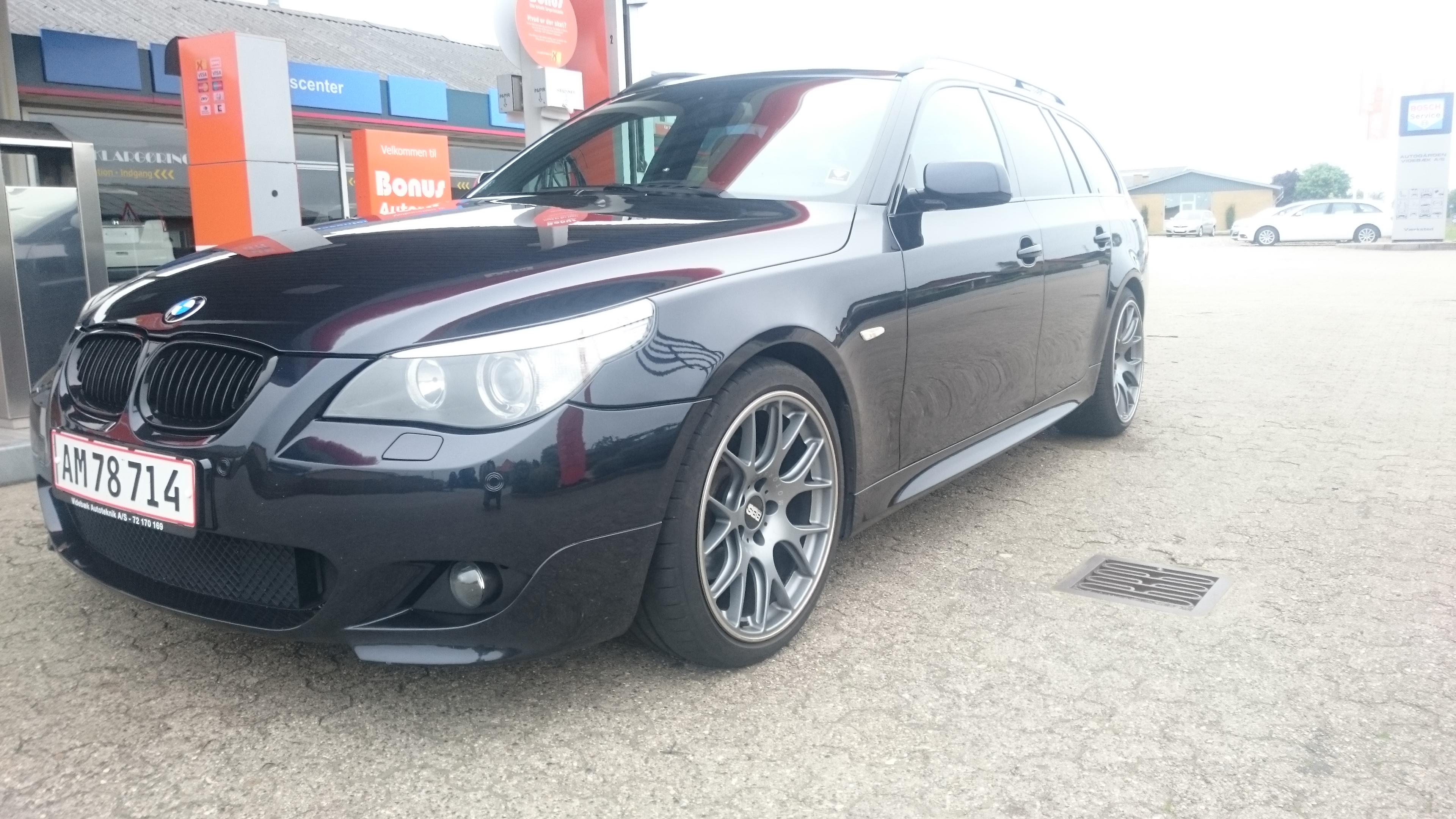 Blå BMW 530d fra 2006