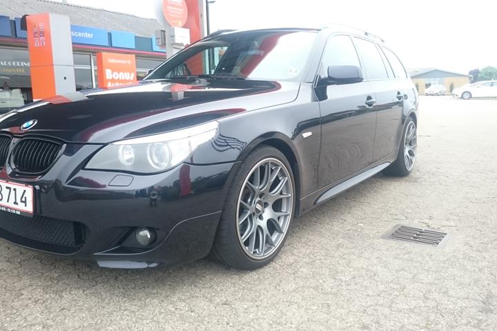 Blå BMW 530d fra 2006