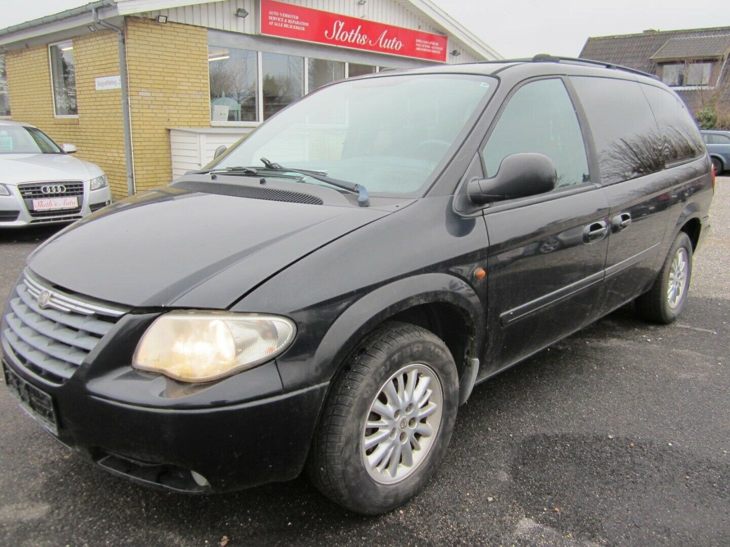 Grå Chrysler Grand Voyager fra 2005
