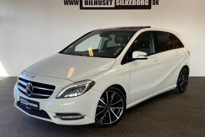 Sort Mercedes B200 fra 2012