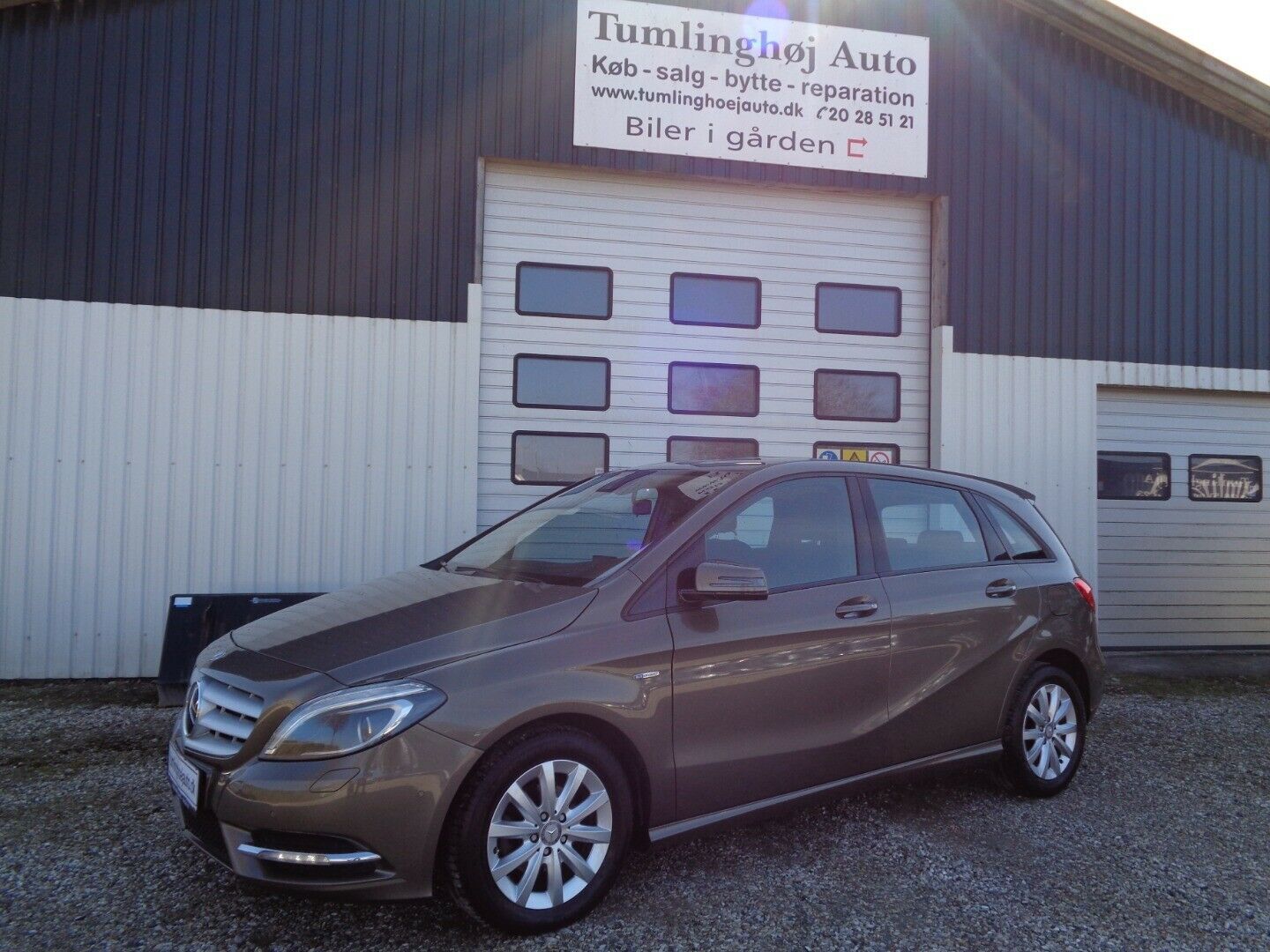 Beige Mercedes B180 fra 2012