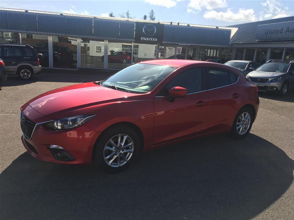 Rød Mazda 3 fra 2015