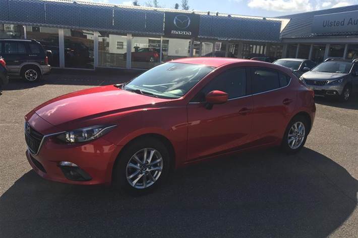 Rød Mazda 3 fra 2015