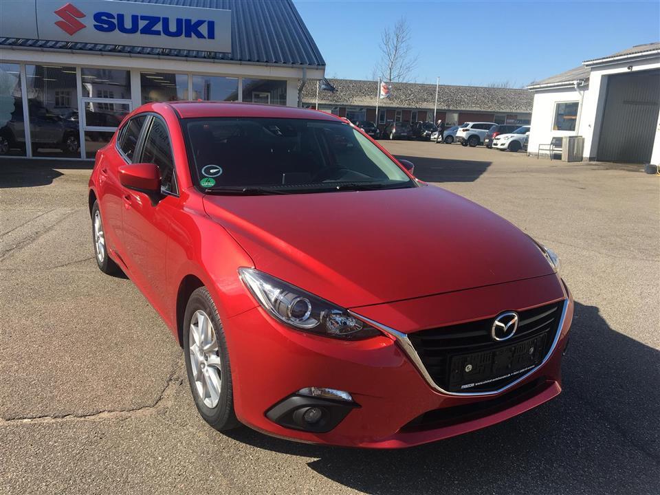 Rød Mazda 3 fra 2015