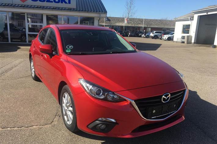 Rød Mazda 3 fra 2015